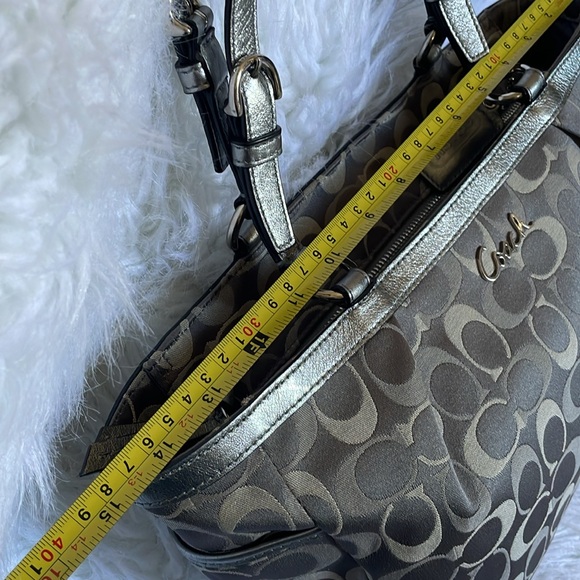 Authentic Coach shoulder bag - Picture 16 of 17